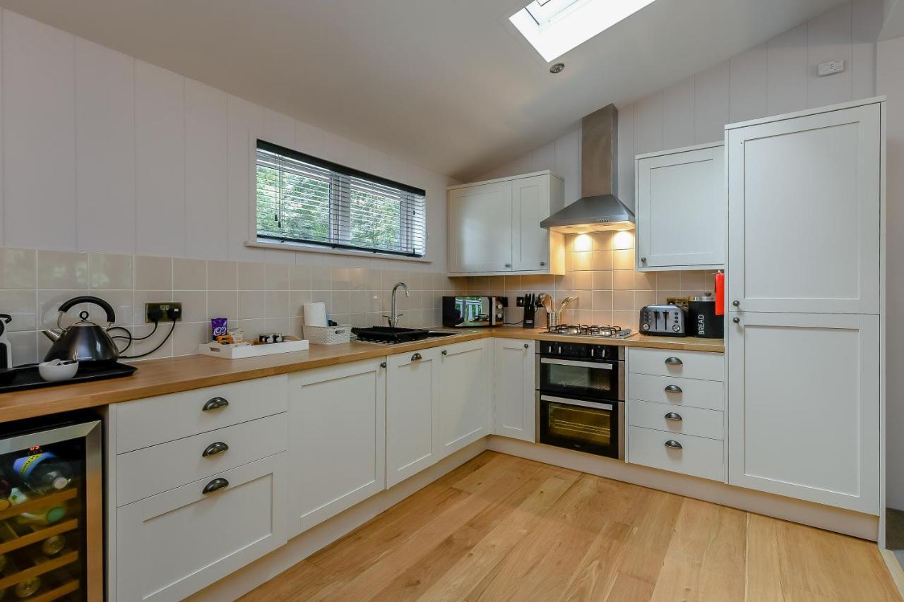 Woolverstone Marina And Park Holiday home