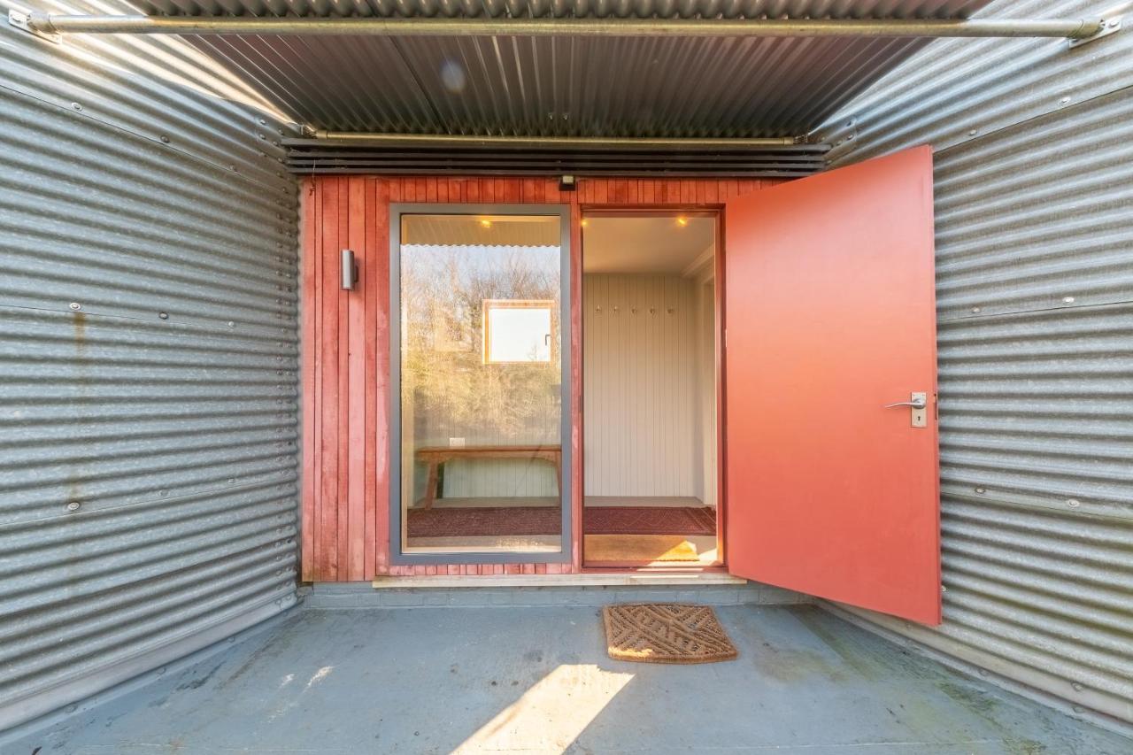 Holiday home Extraordinarily Converted Grain Stores - The Silos *