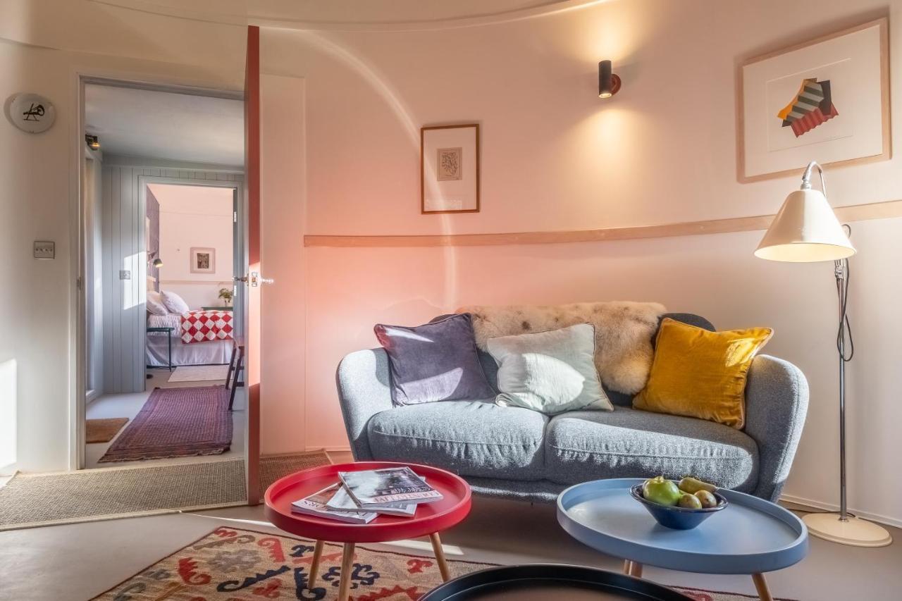Holiday home Extraordinarily Converted Grain Stores - The Silos