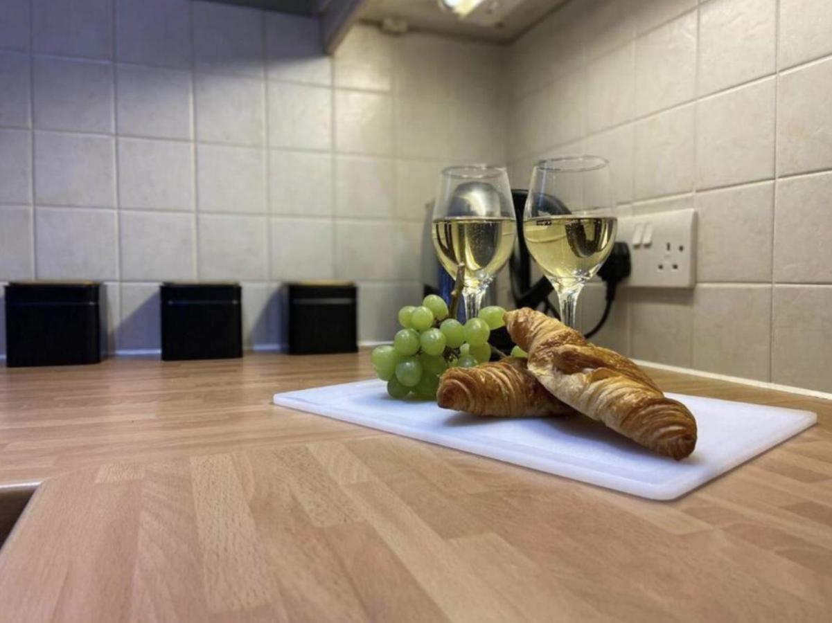 Apartment Ipswich-luxury-self Catering-town Centre-parking *