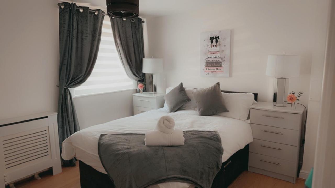Waterfront Town Centre Apartment *
