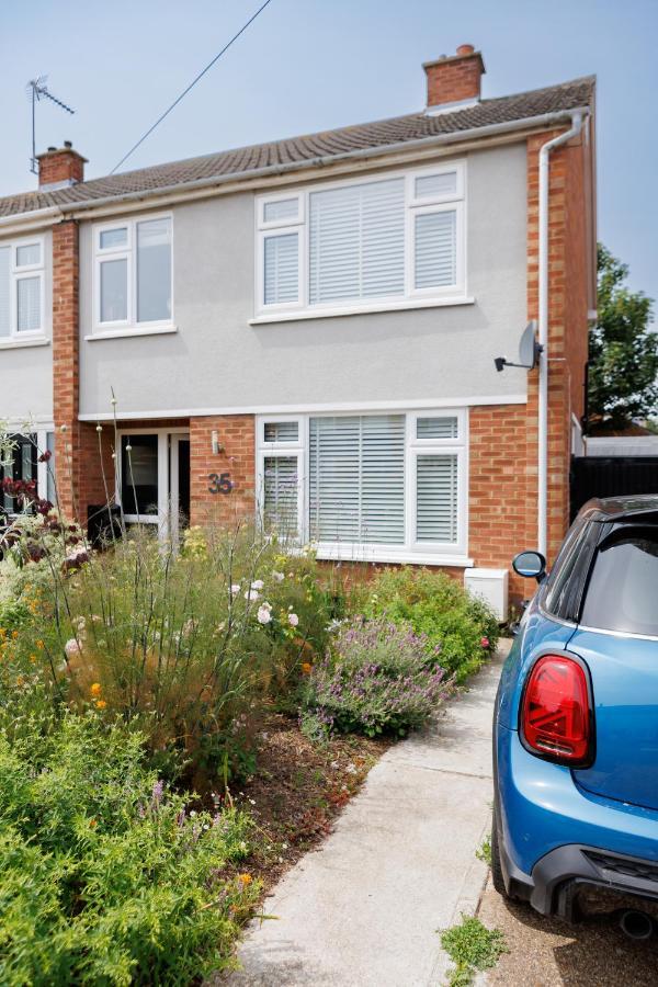 Suburban Hideaway In Suffolk Holiday home