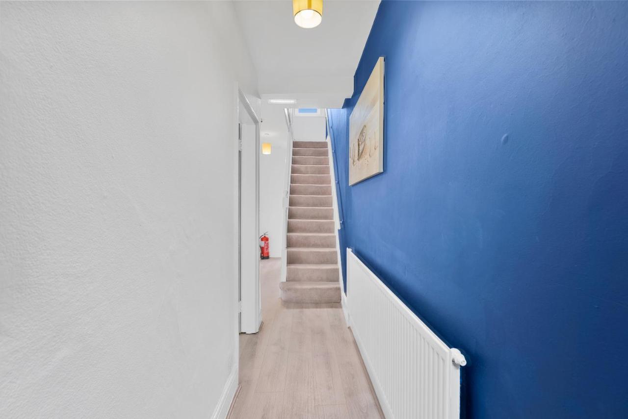 Newly Refurbished Gem - Games Guest house