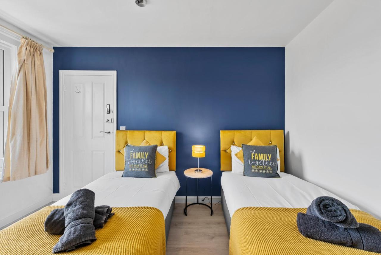 Hotel In Centre House With Kitchen, Lounge, Garden