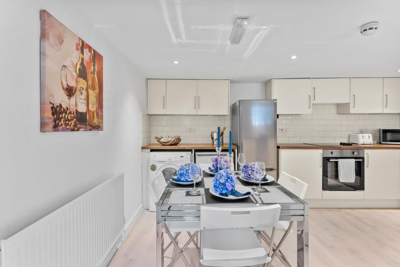 Hotel In Centre House With Kitchen, Lounge, Garden *