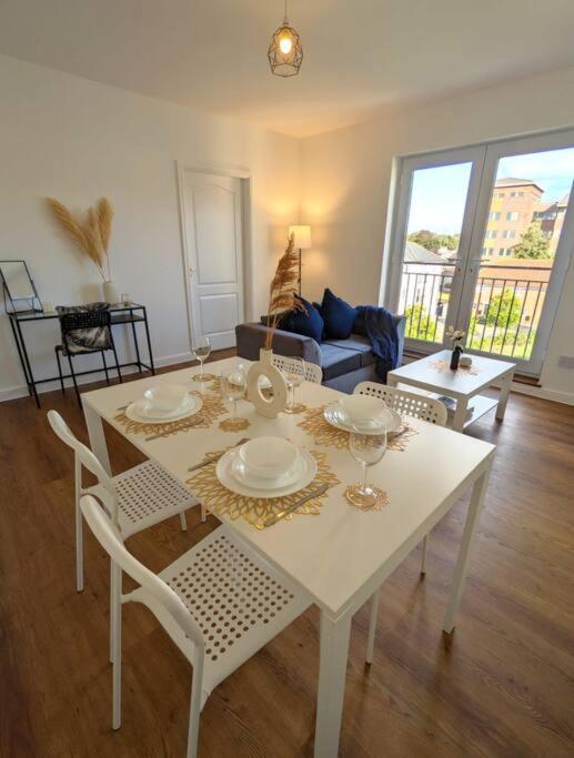 Apartment 2-bed, Sleeps 5, 1 Bath, Parking, Wifi