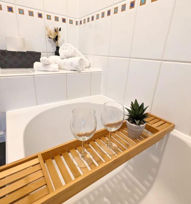 2-bed, Sleeps 5, 1 Bath, Parking, Wifi Apartment Ipswich