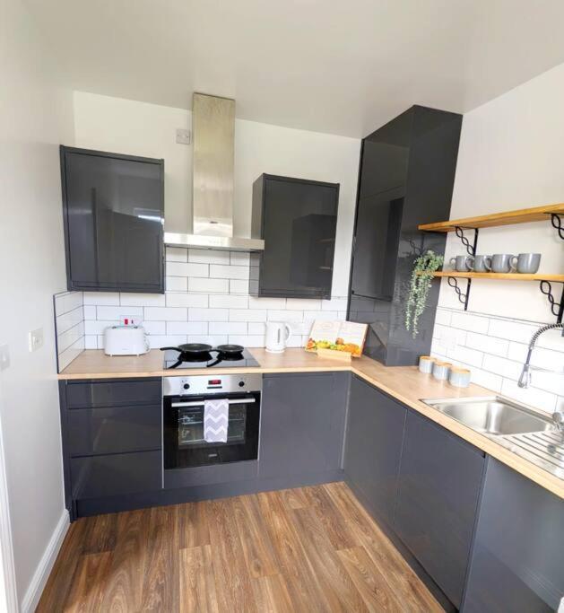 2-bed, Sleeps 5, 1 Bath, Parking, Wifi * Ipswich