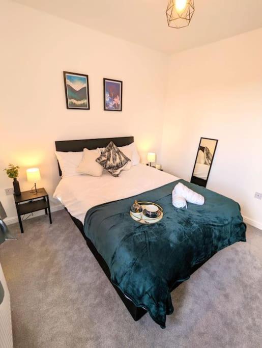 2-bed, Sleeps 5, 1 Bath, Parking, Wifi