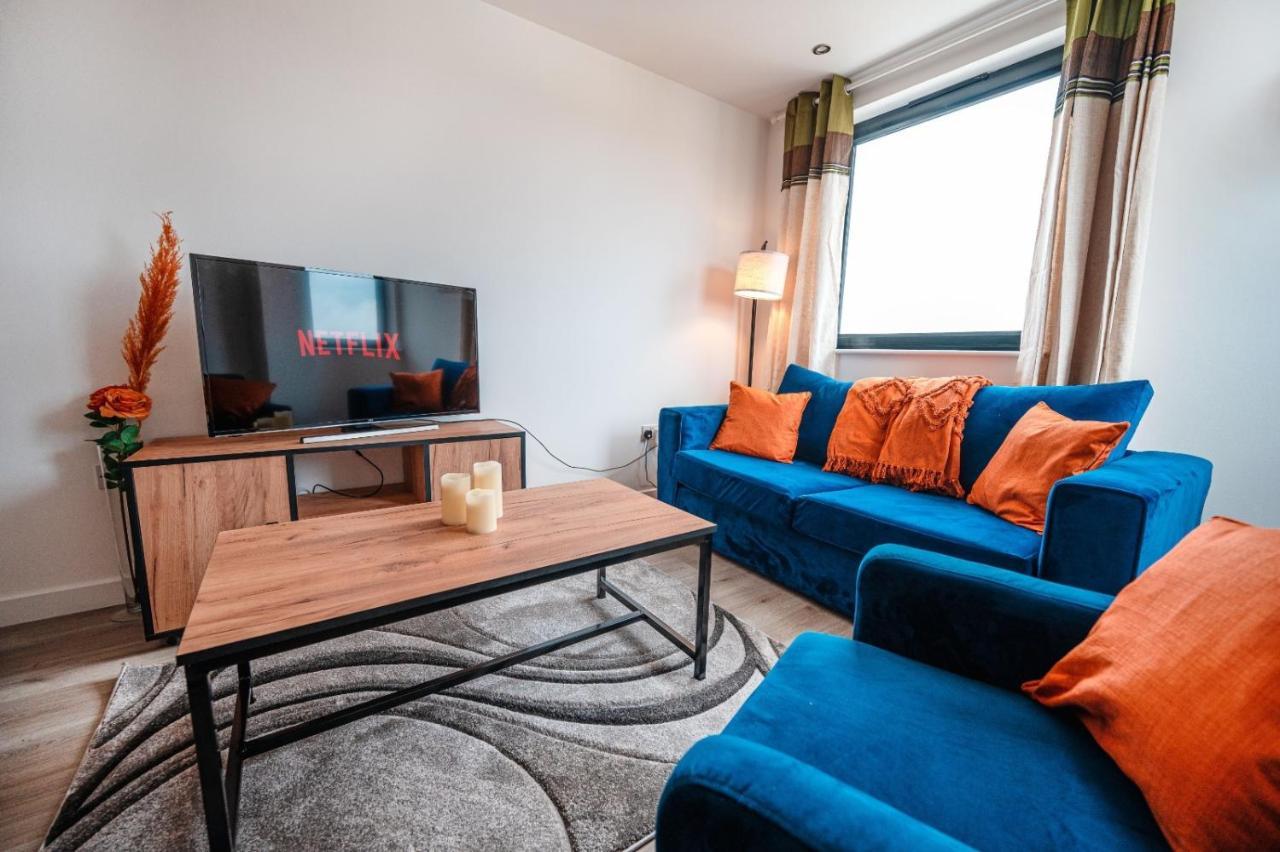 Carr St Apartment