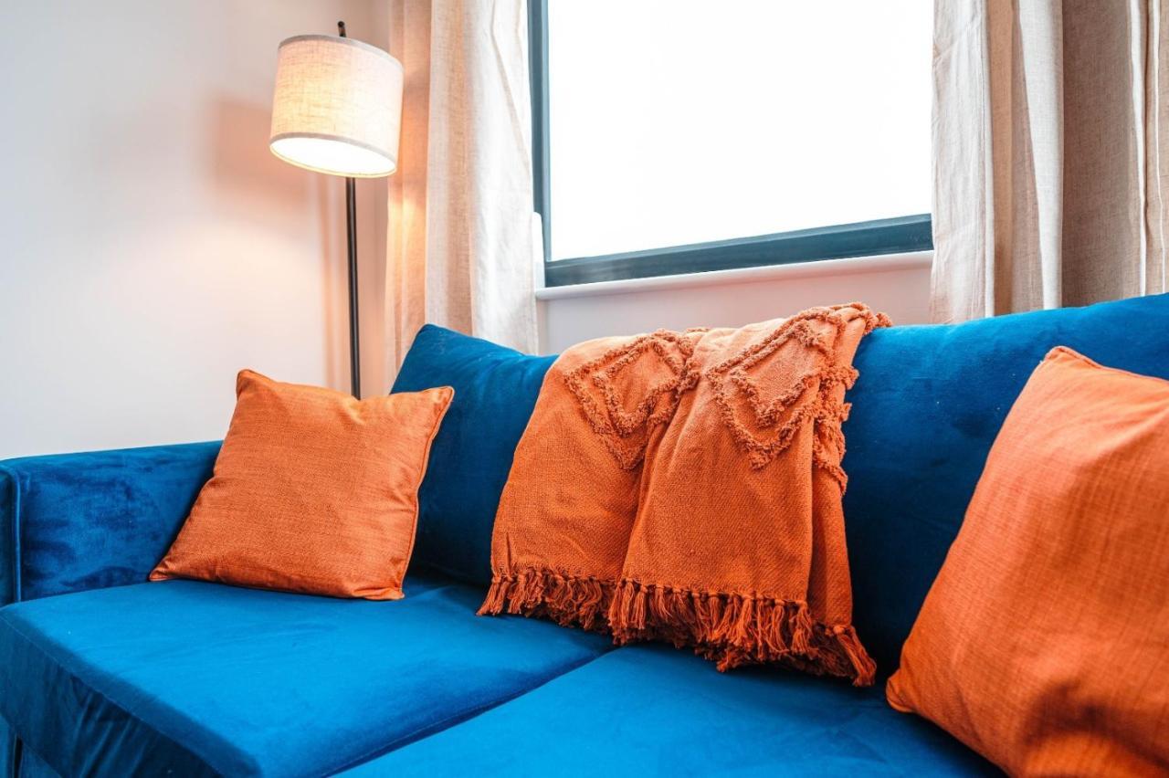 Carr St Apartment *