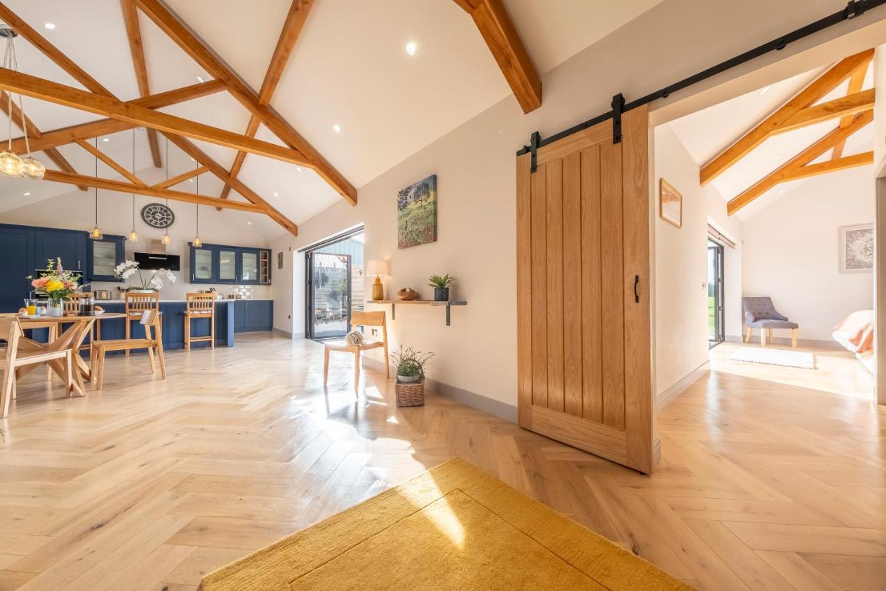 Large Immaculate Rural Conversion - The Milking Parlour Ipswich