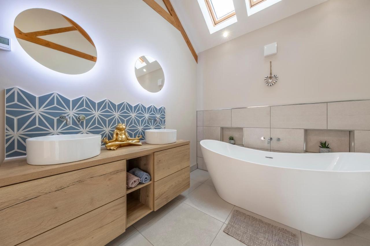 Large Immaculate Rural Conversion - The Milking Parlour Ipswich