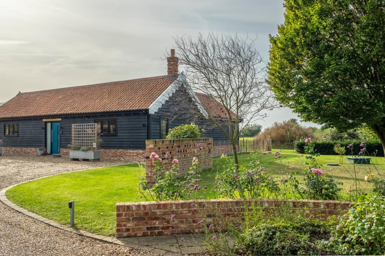 Large Immaculate Rural Conversion - The Milking Parlour Holiday home *