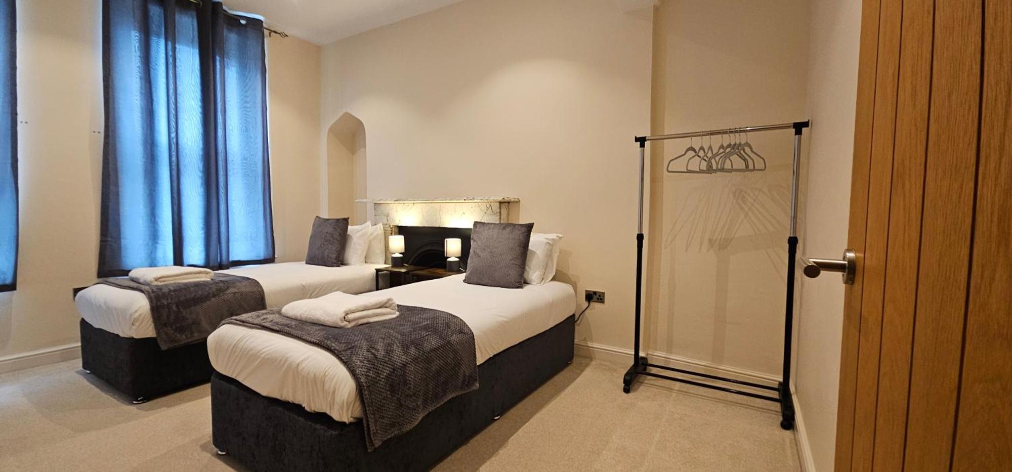 Modern 2 Bedrooms In Town Centre Apartment
