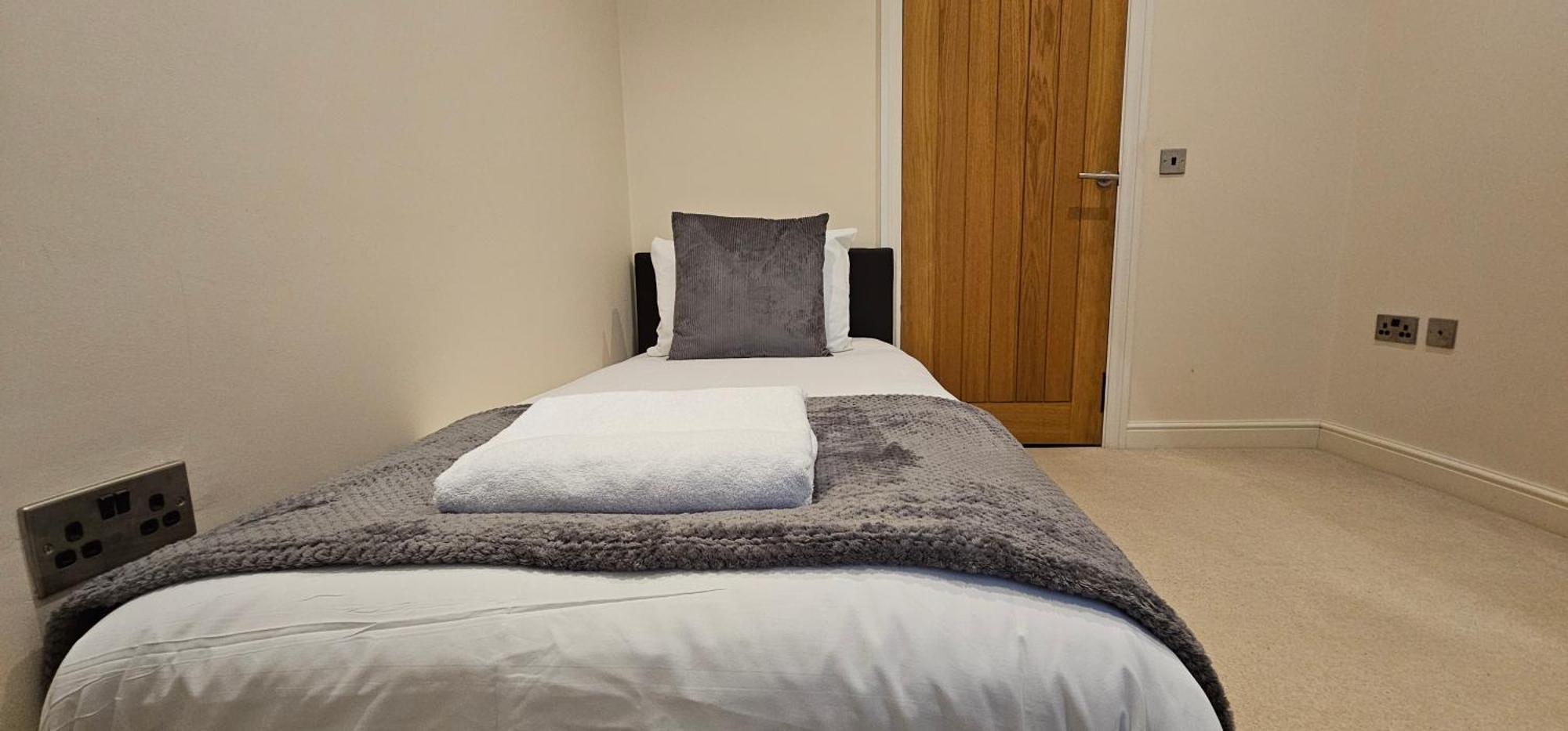 Modern 2 Bedrooms In Town Centre Apartment