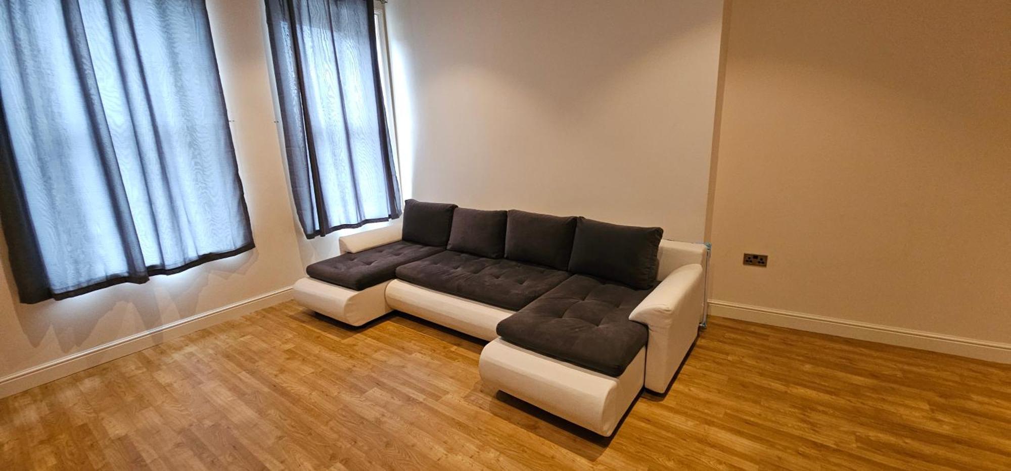 Modern 2 Bedrooms In Town Centre