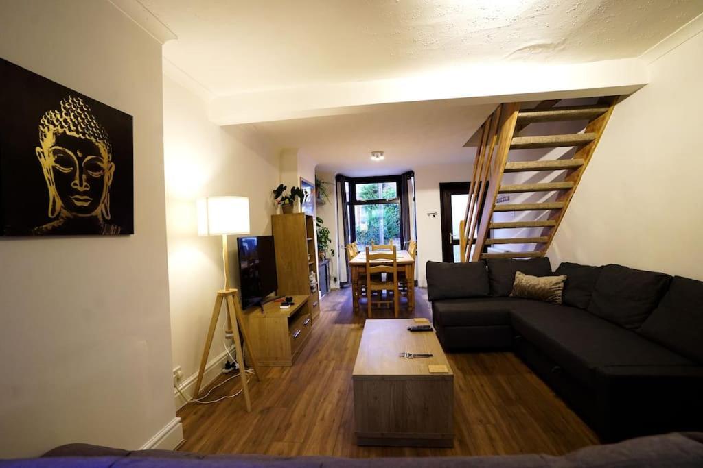 2br W/ En-suite Toilet, Town Centre Ipswich.