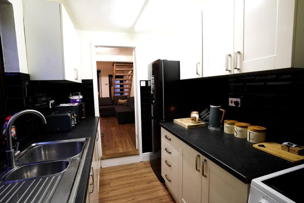 Holiday home 2br W/ En-suite Toilet, Town Centre Ipswich. Ipswich