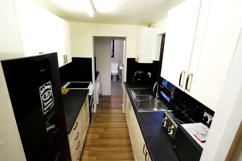 2br W/ En-suite Toilet, Town Centre Ipswich. Holiday home