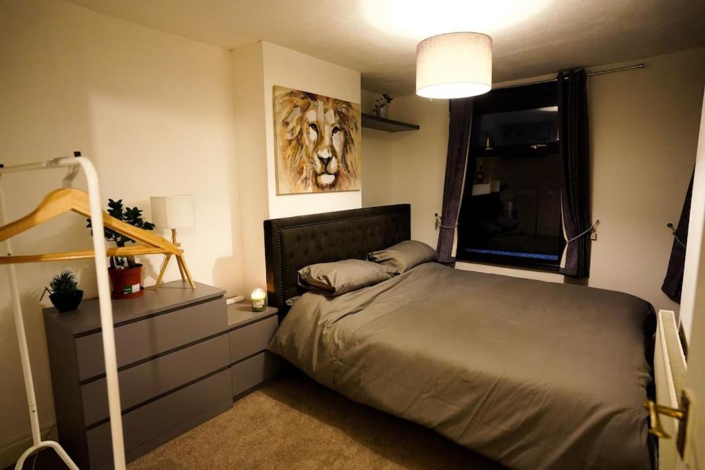 Holiday home 2br W/ En-suite Toilet, Town Centre Ipswich. *