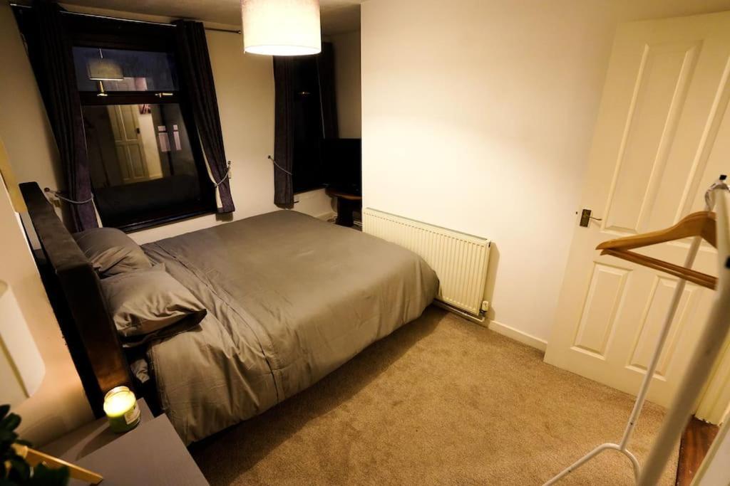 2br W/ En-suite Toilet, Town Centre Ipswich. *