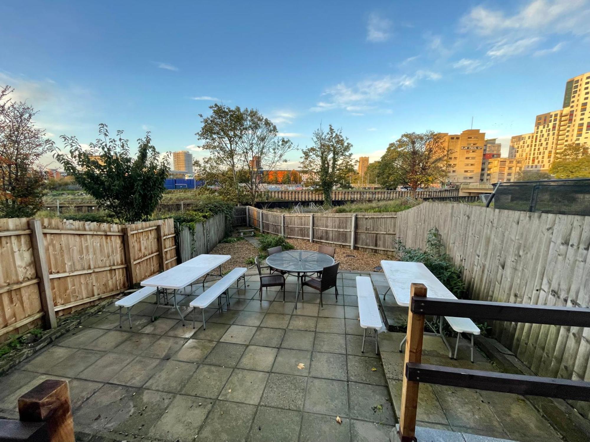 In Centre House With Kitchen, Lounge, Garden Ipswich