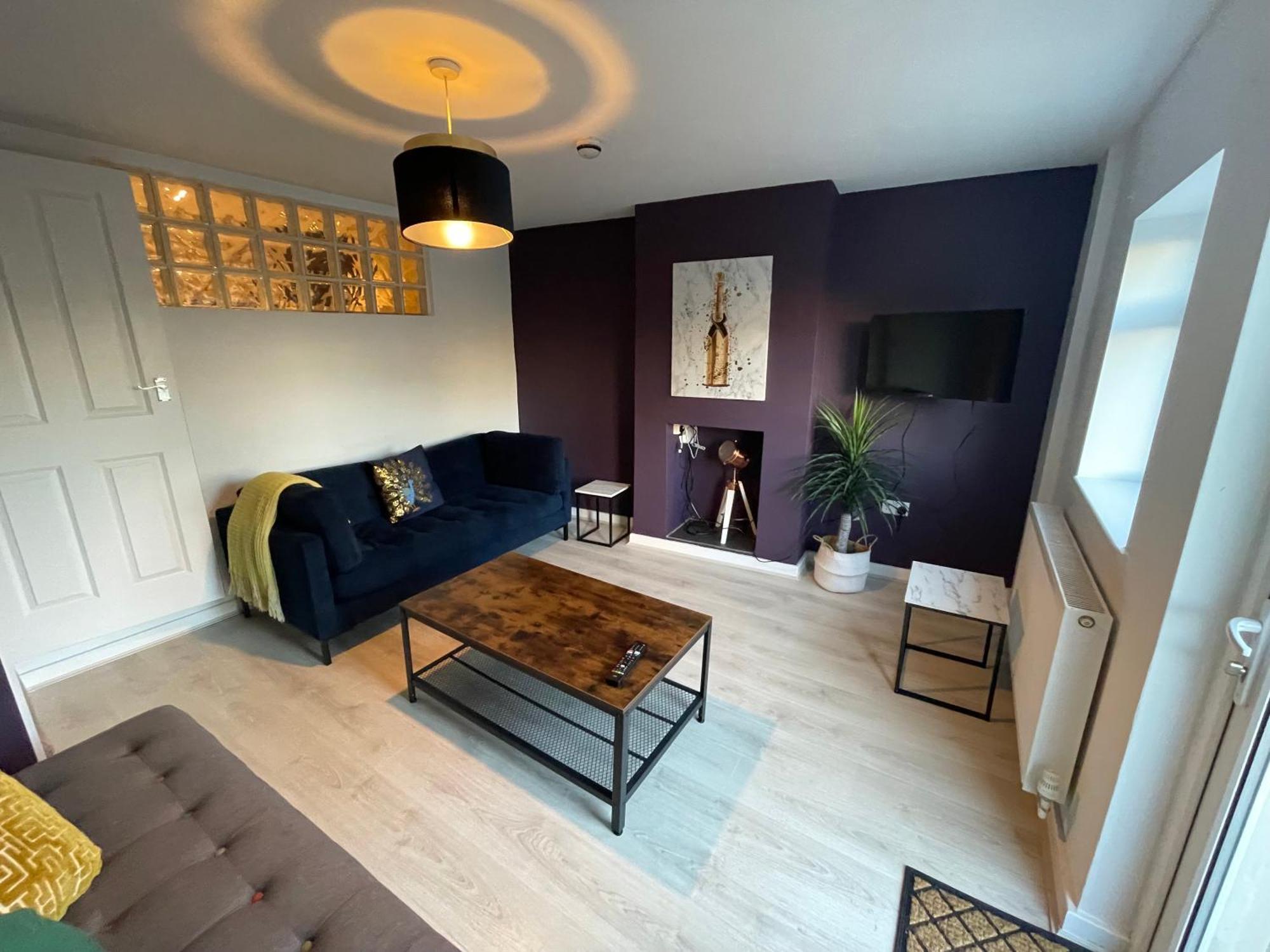 In Centre House With Kitchen, Lounge, Garden