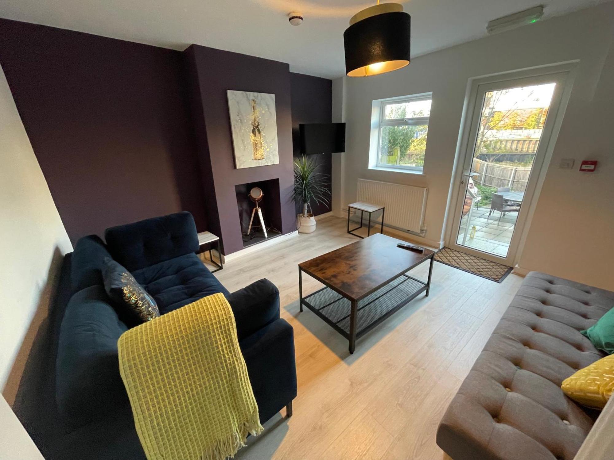 In Centre House With Kitchen, Lounge, Garden * Ipswich