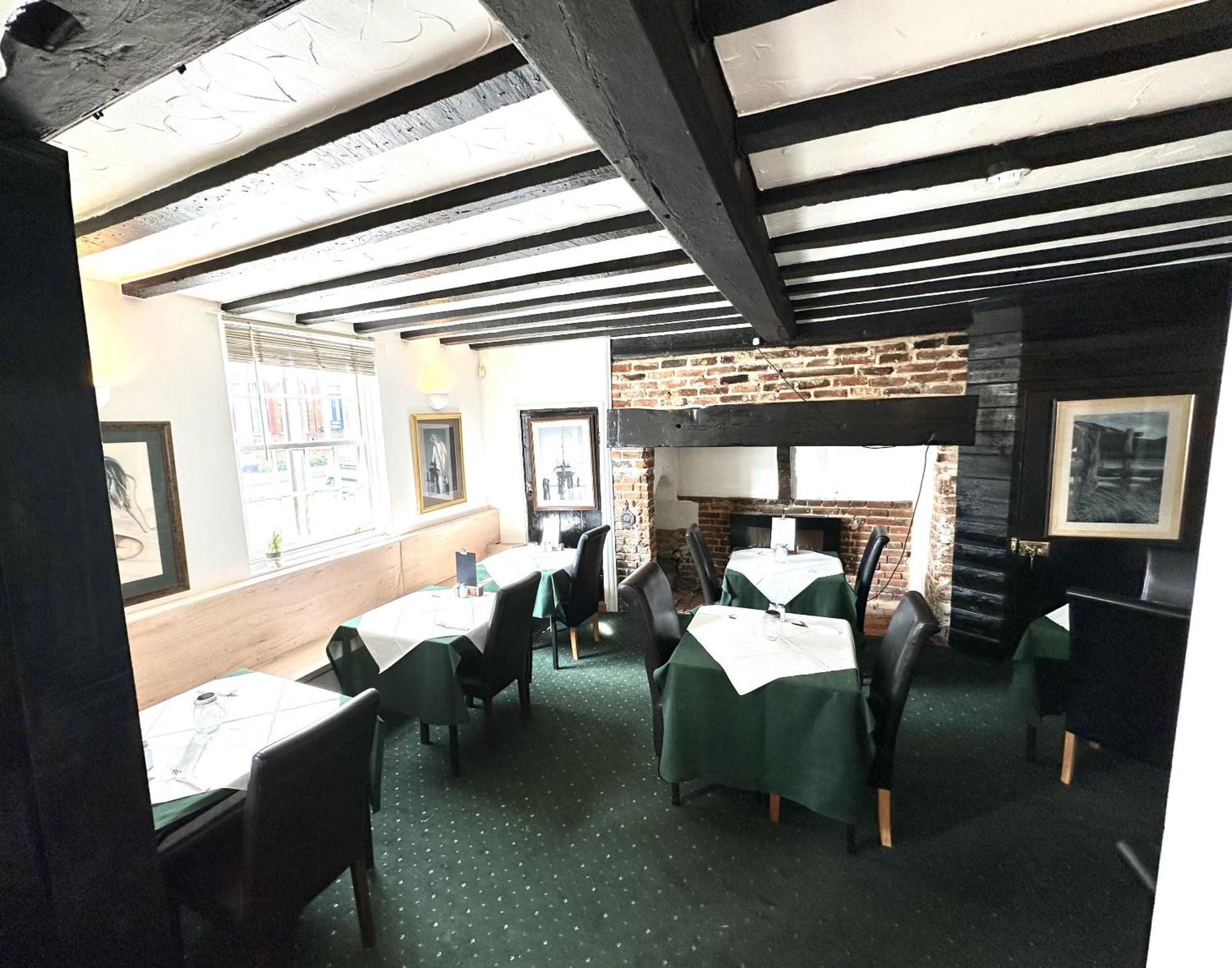 Traveller's Choice Hotel