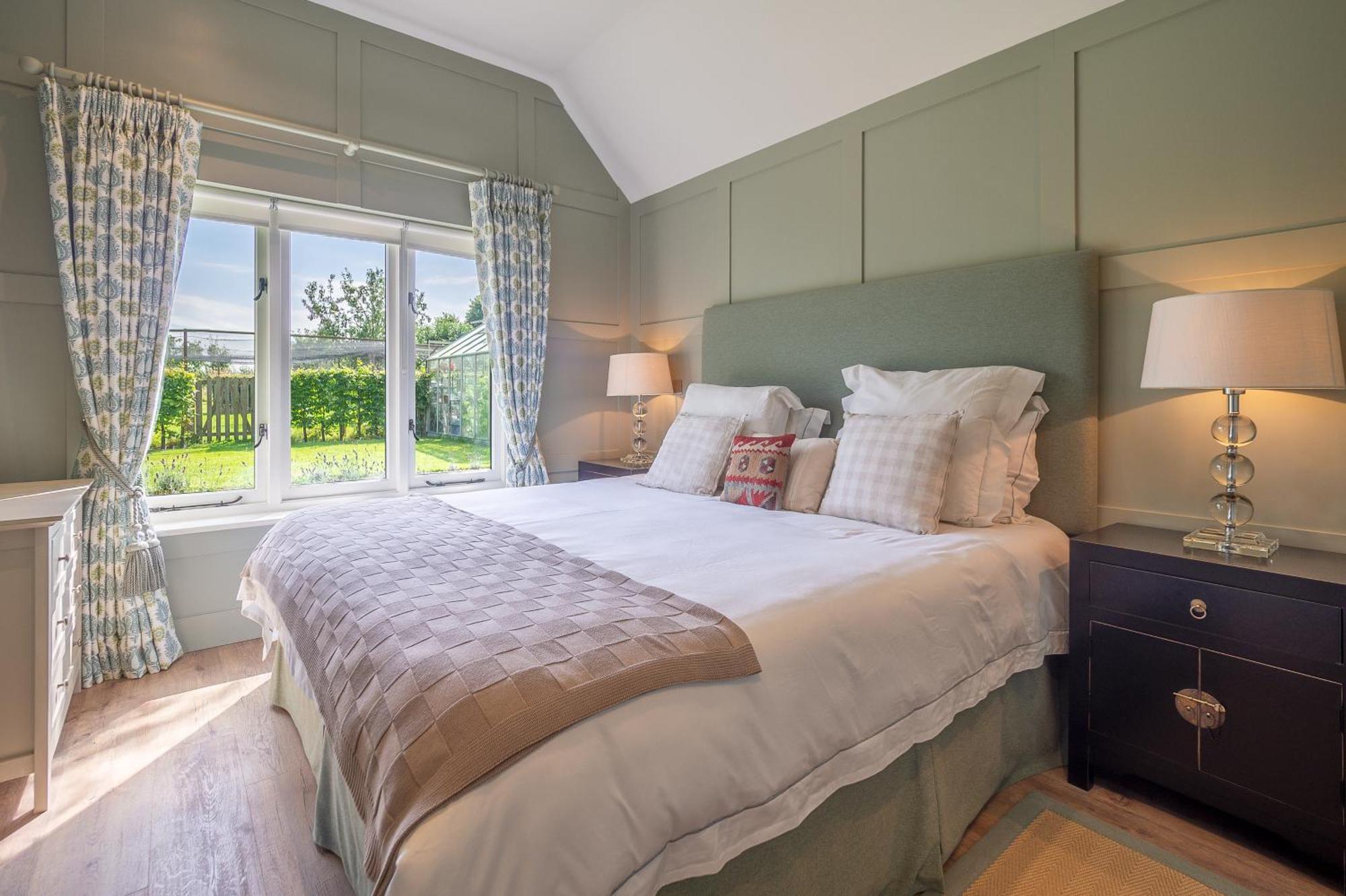 Elegant Luxurious - The Dove House Holiday home *