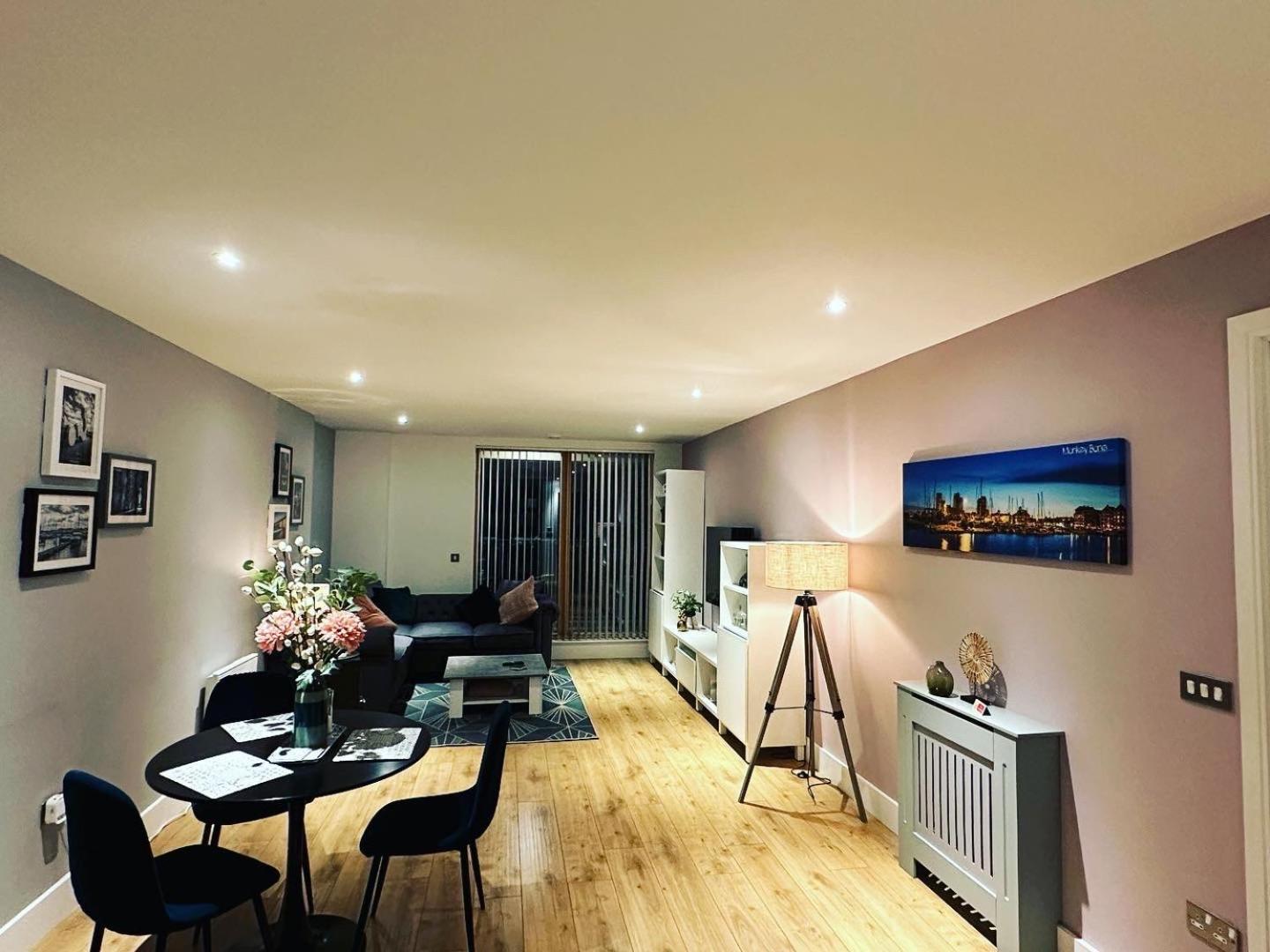 Spacious Luxury Waterfront Apartment