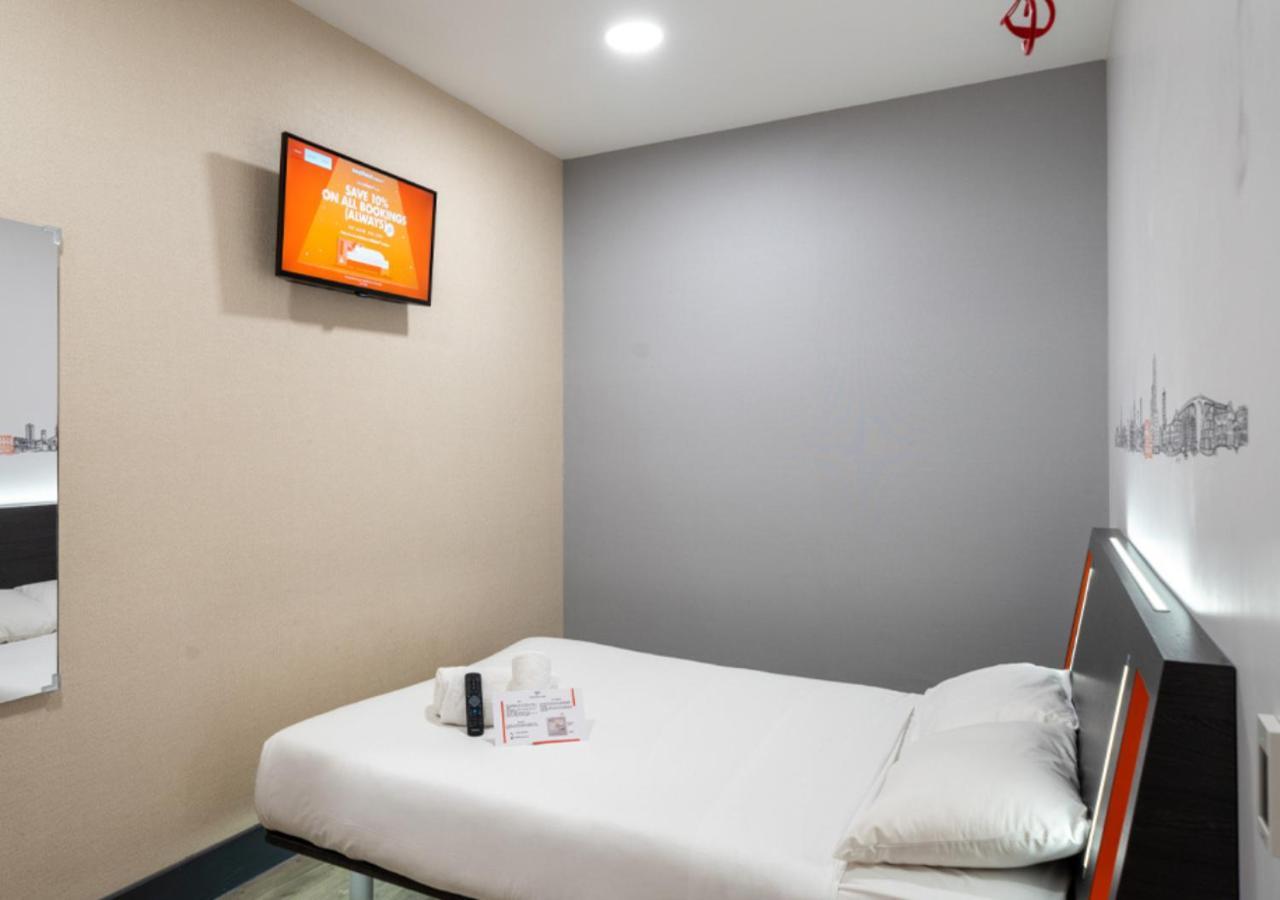Hotel Easyhotel 3*