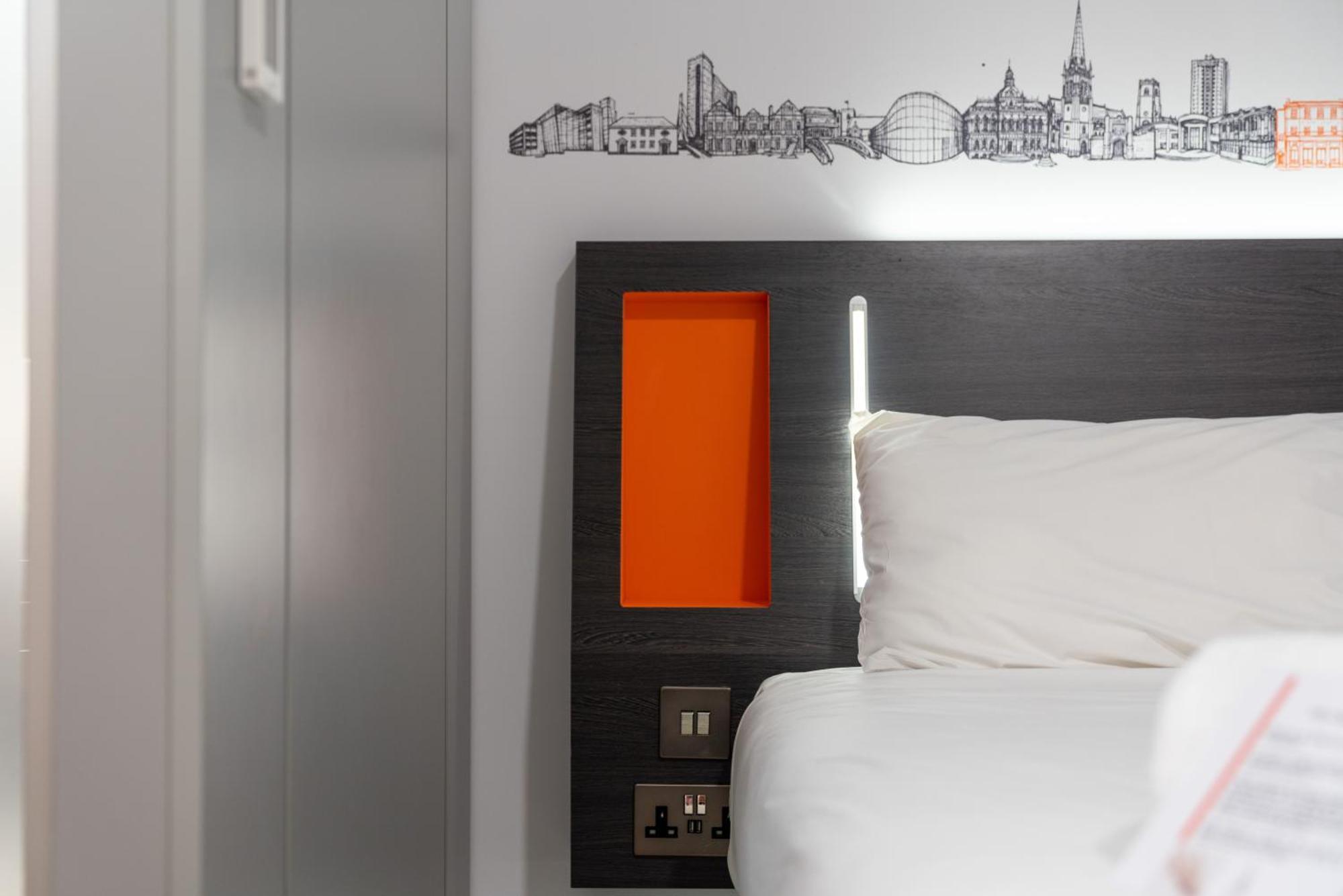 Easyhotel 3*