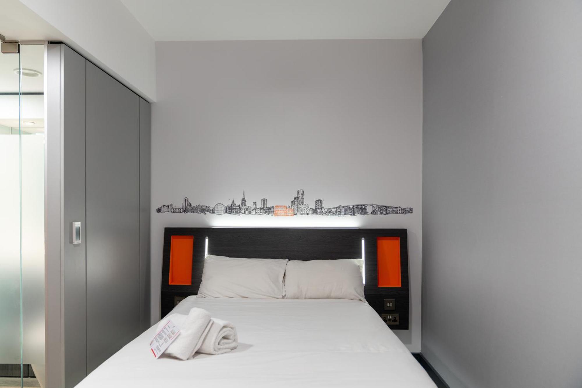 Easyhotel