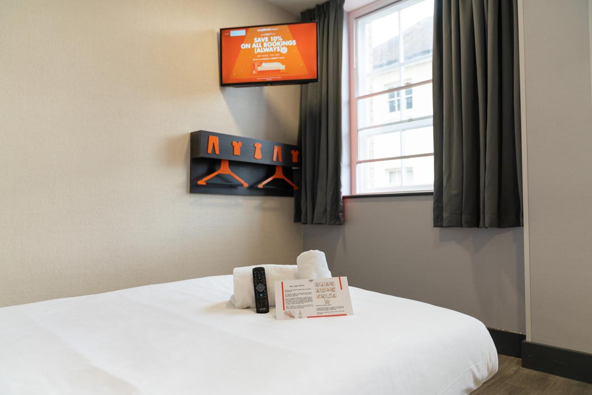 Easyhotel 3*