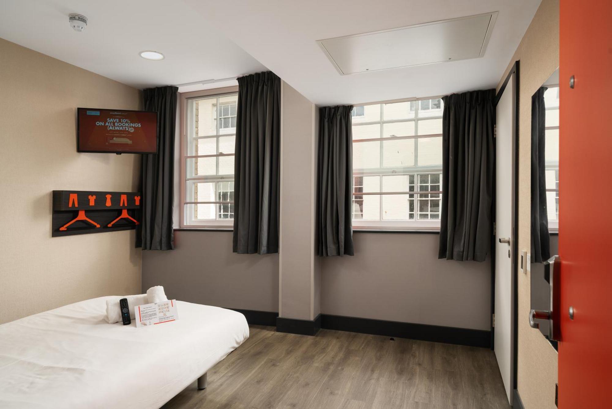 Hotel Easyhotel 3*