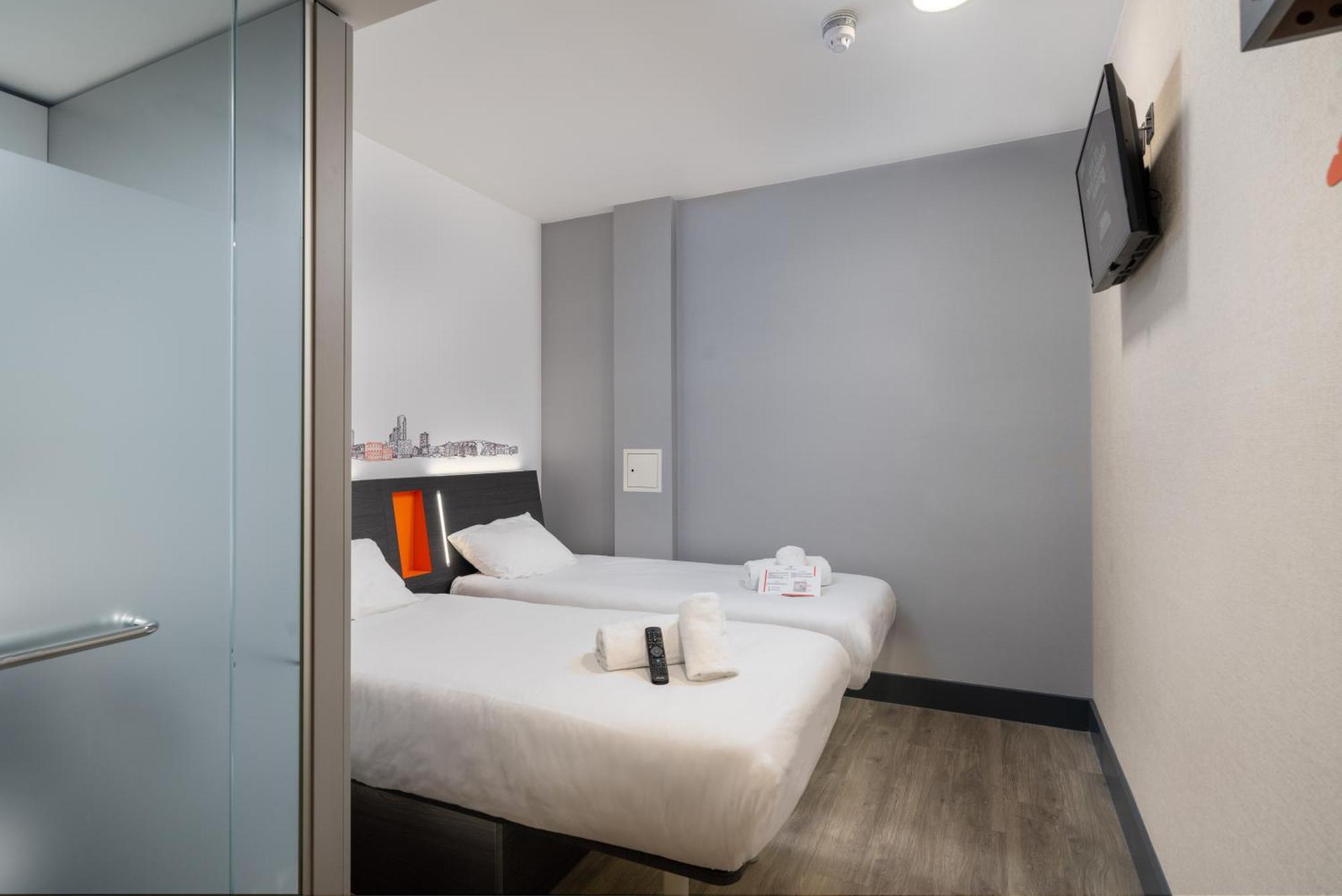 Easyhotel