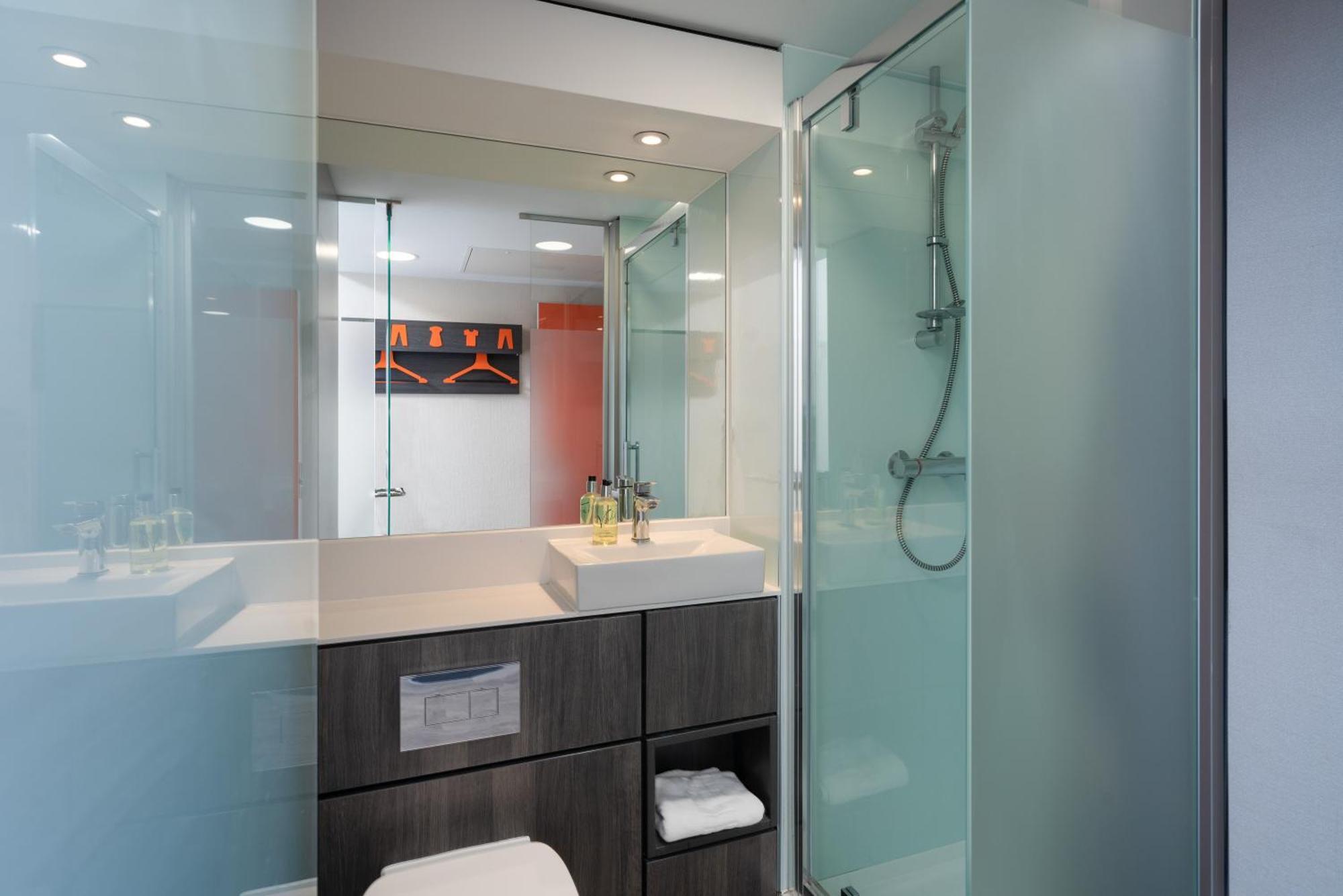 Easyhotel