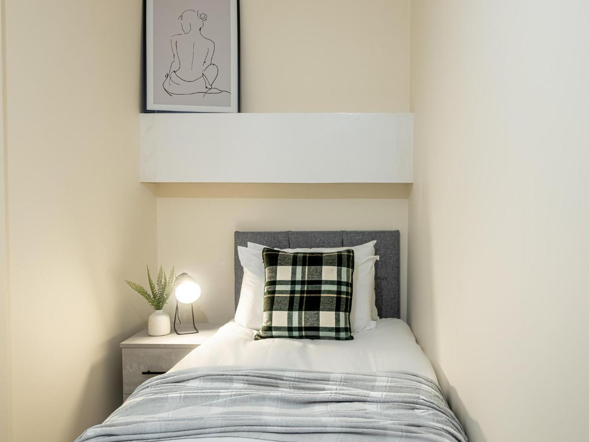 Apartment Modern Near Christchurch Park Waterfront By Belvilla