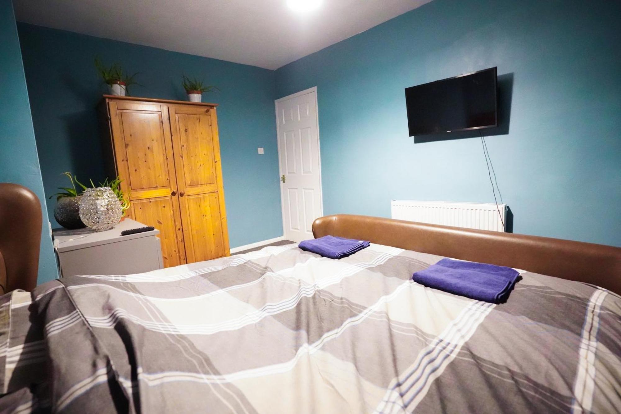 3 Bedroom By Docks. * Ipswich