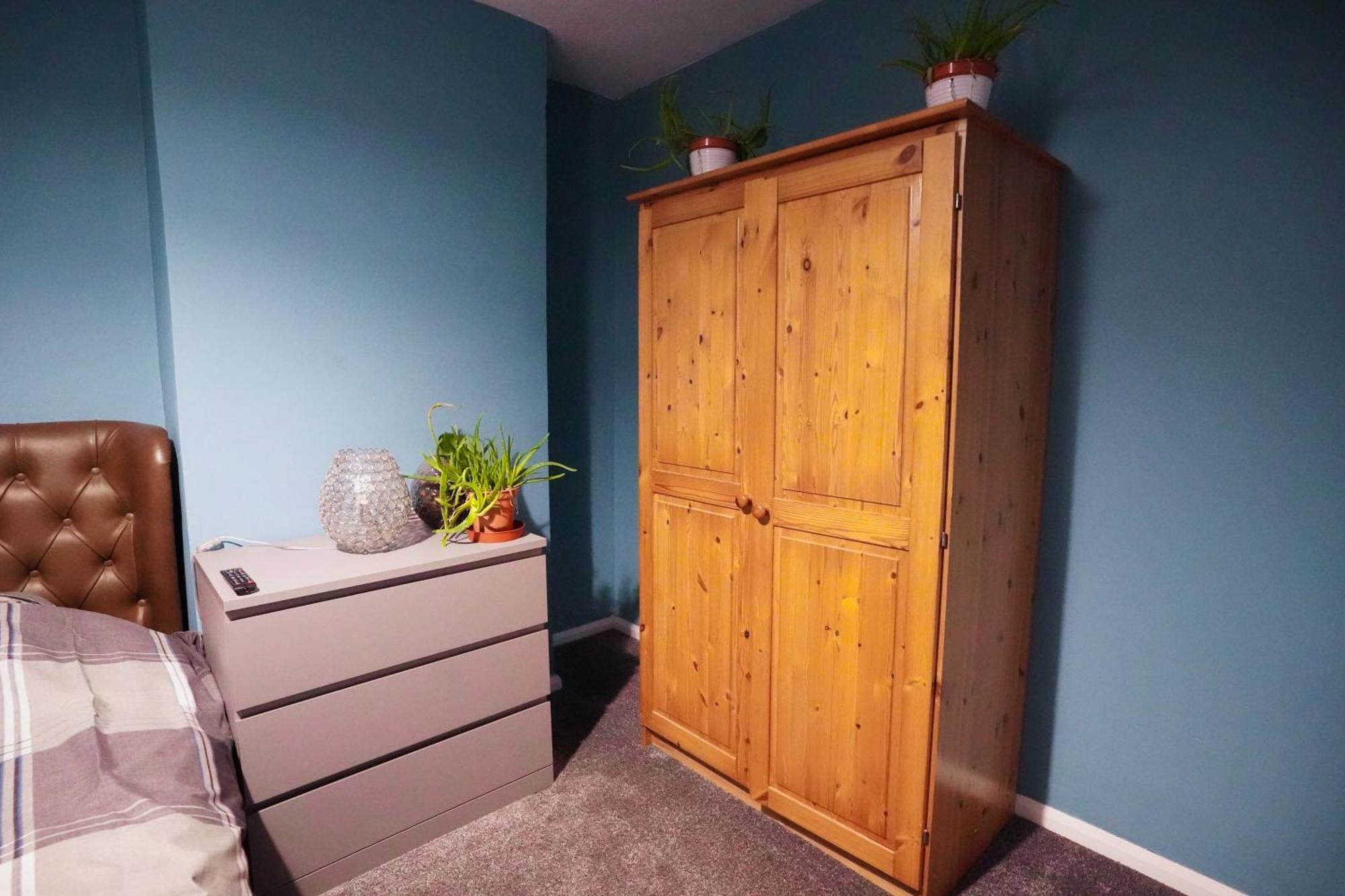 3 Bedroom By Docks. Holiday home *