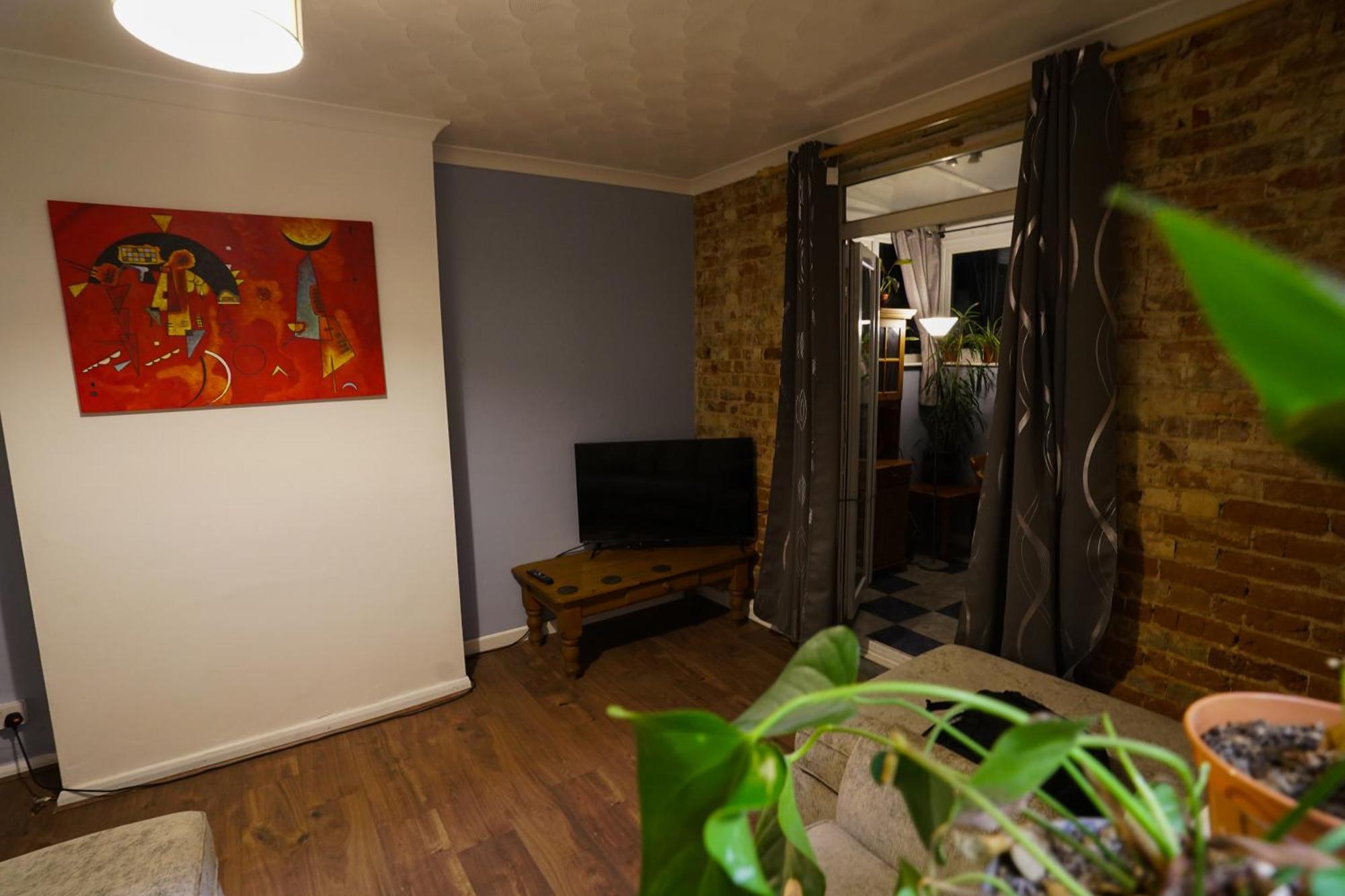 3 Bedroom By Docks. Holiday home *