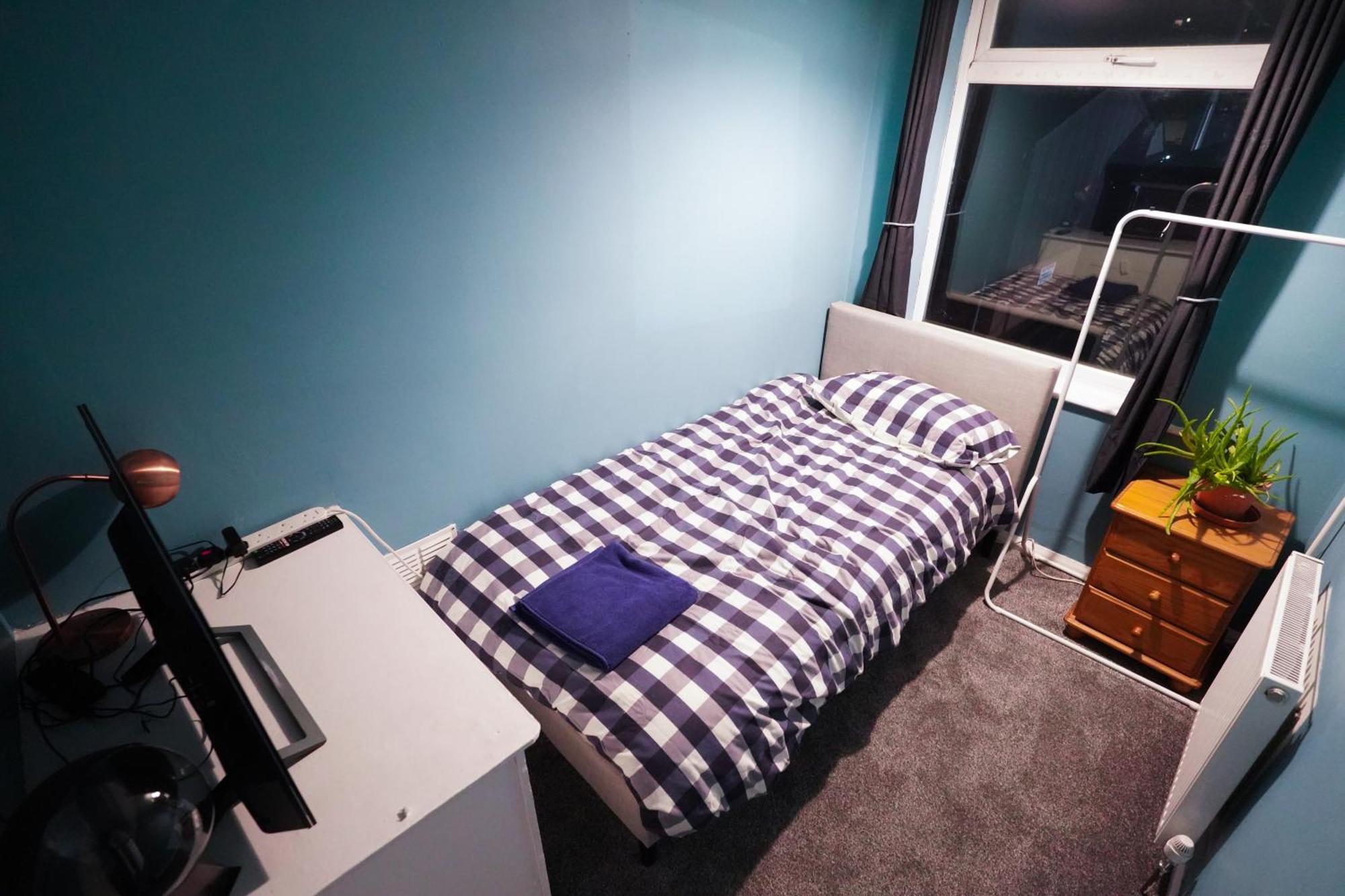 3 Bedroom By Docks. Holiday home *