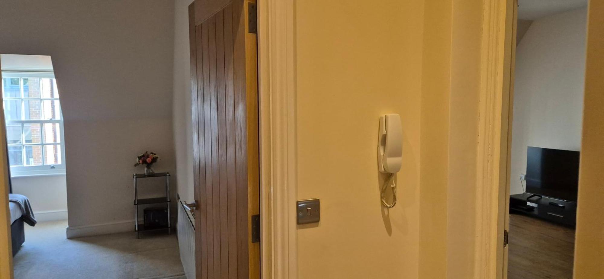 Modern Town Centre Flat 12 At Christchurch Park *