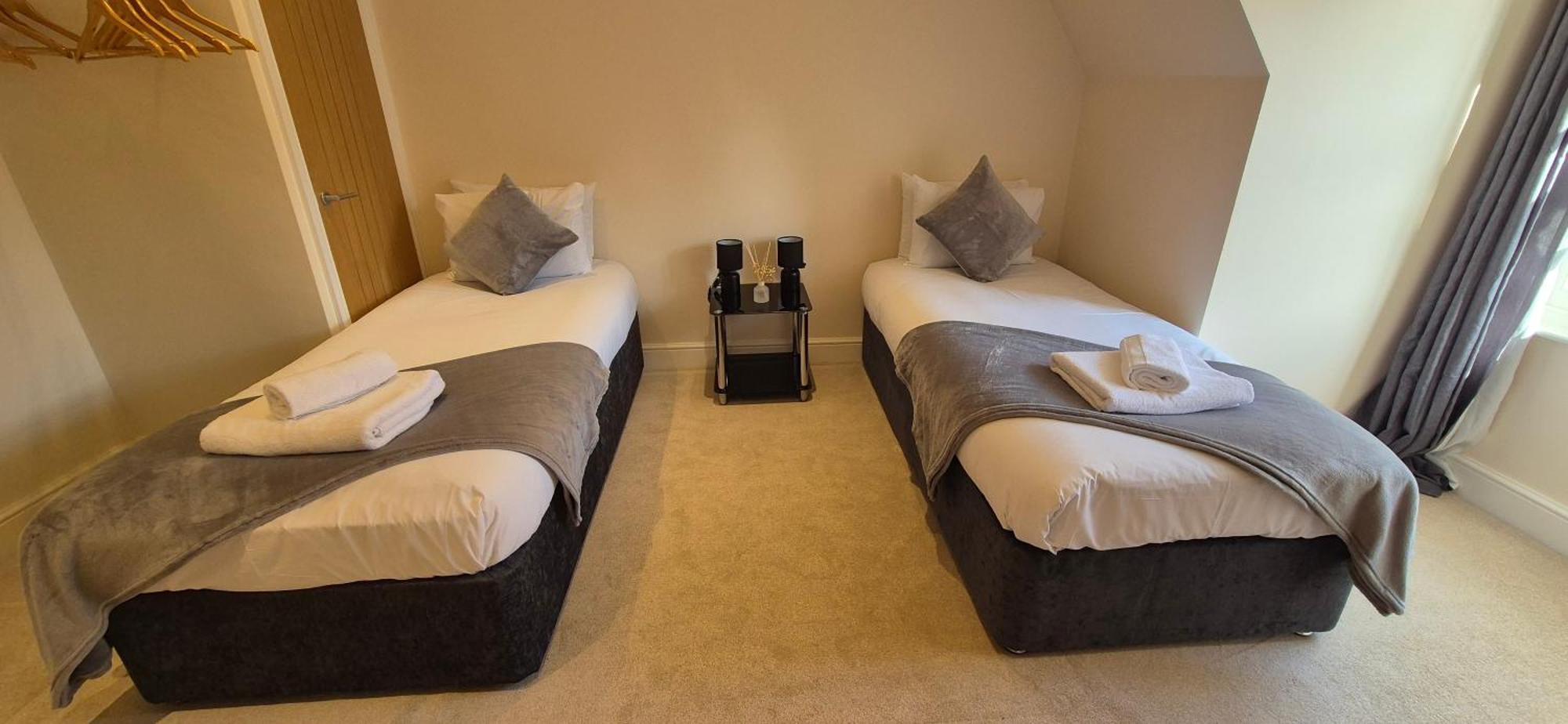 Modern Town Centre Flat 12 At Christchurch Park *