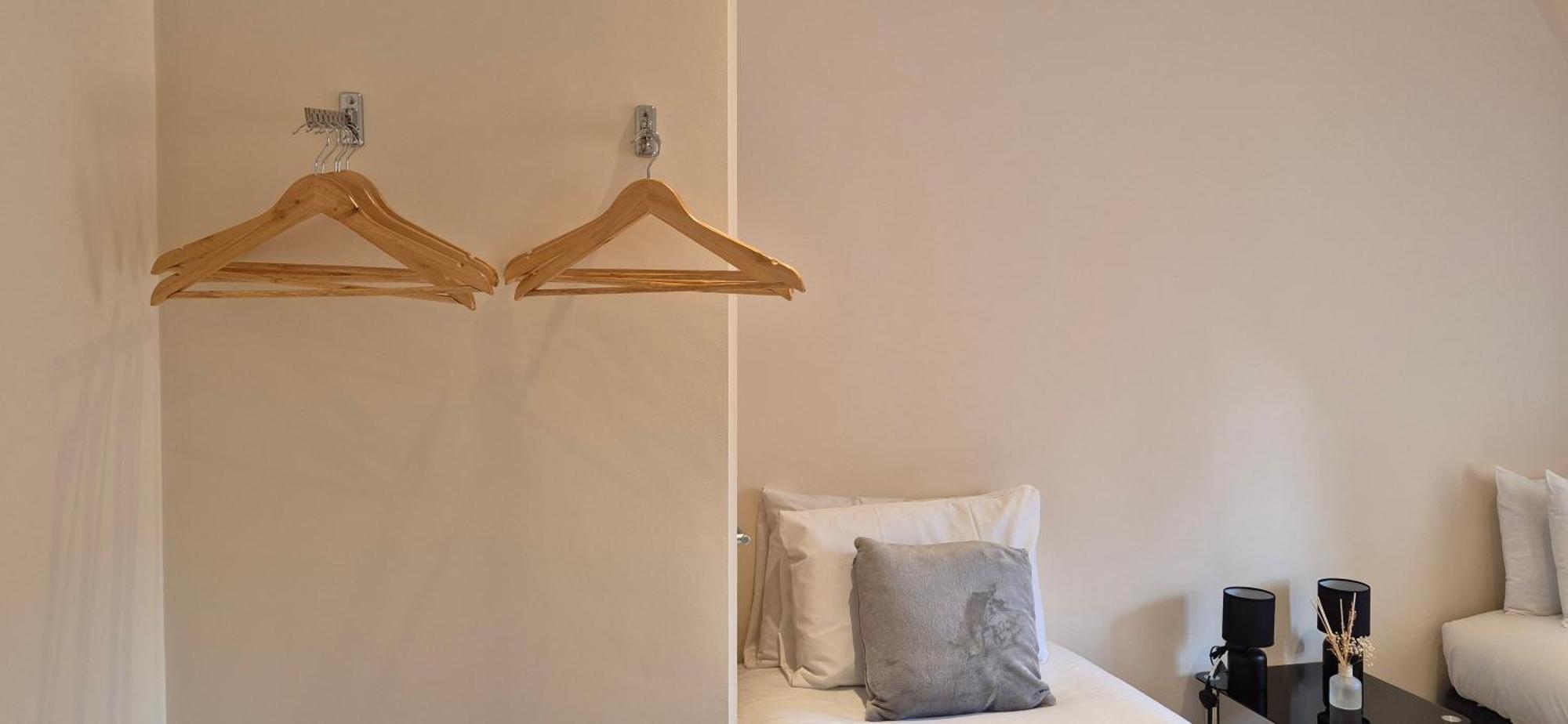 Modern Town Centre Flat 12 At Christchurch Park Apartment *