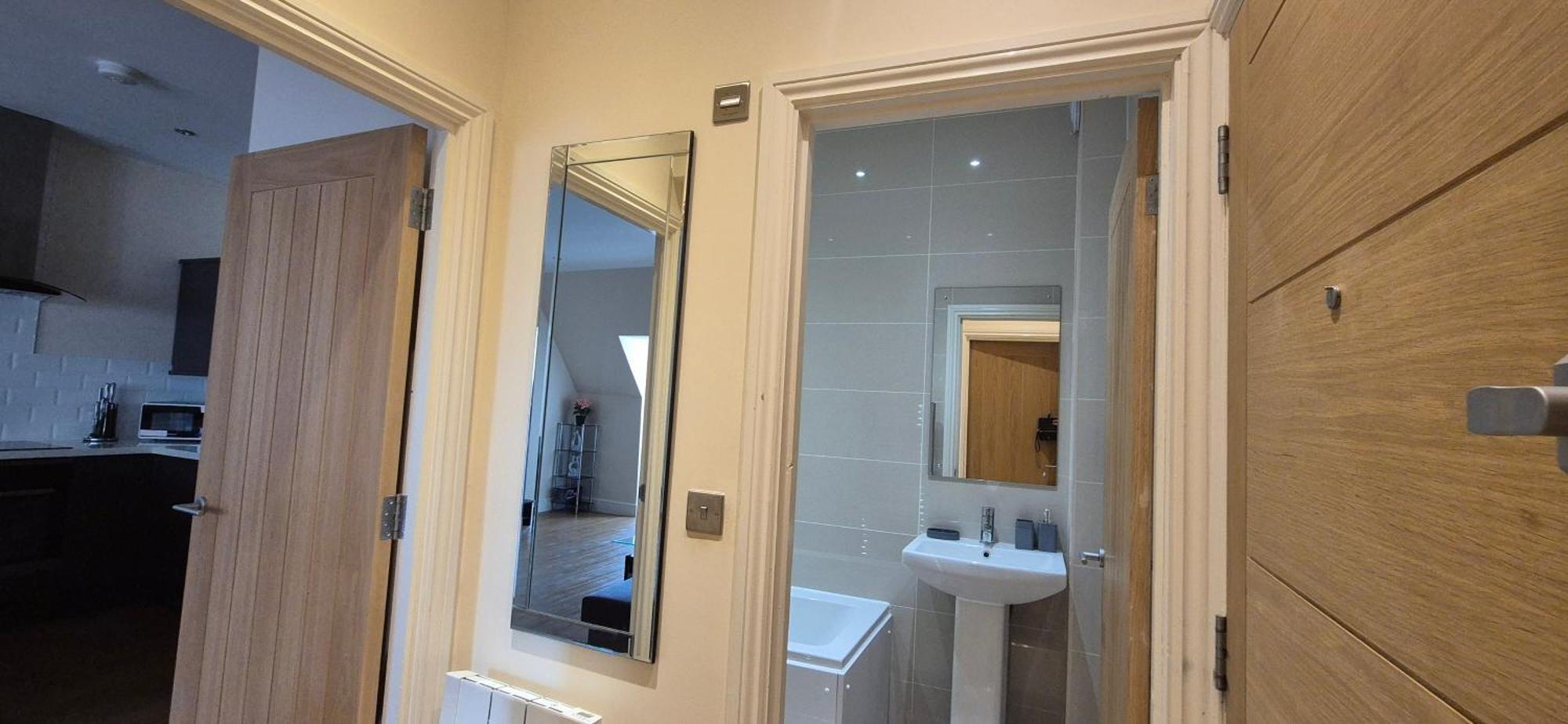 Modern Town Centre Flat 12 At Christchurch Park *