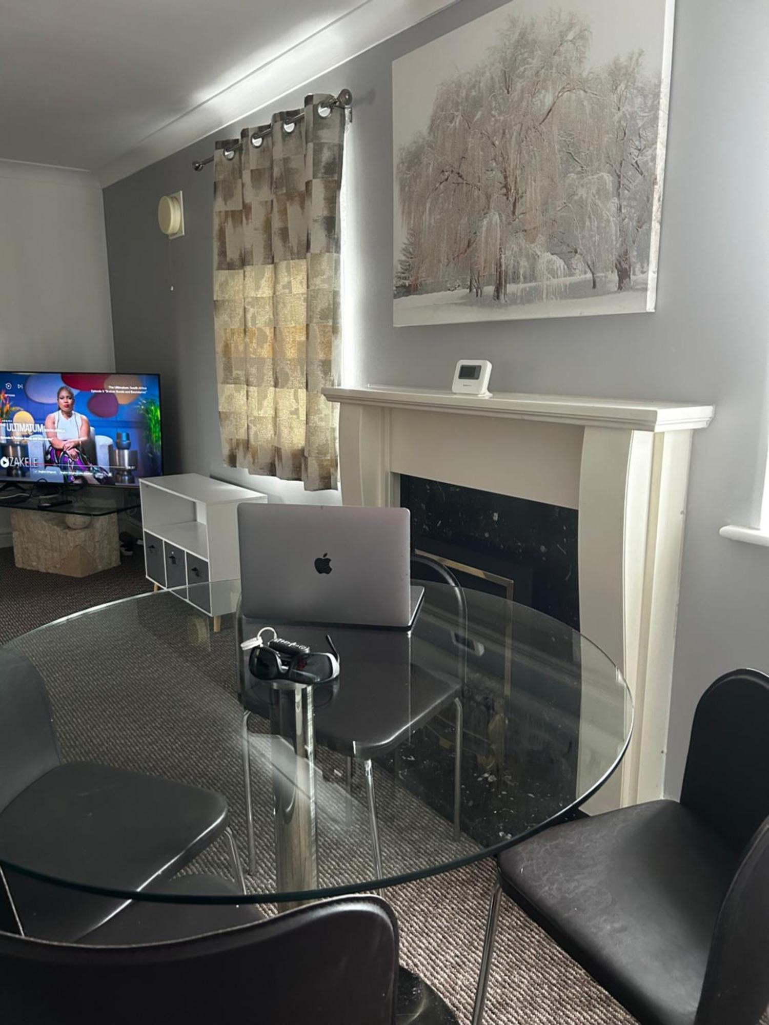 Apartment Ipswich-luxury-self Catering-town Centre-parking *