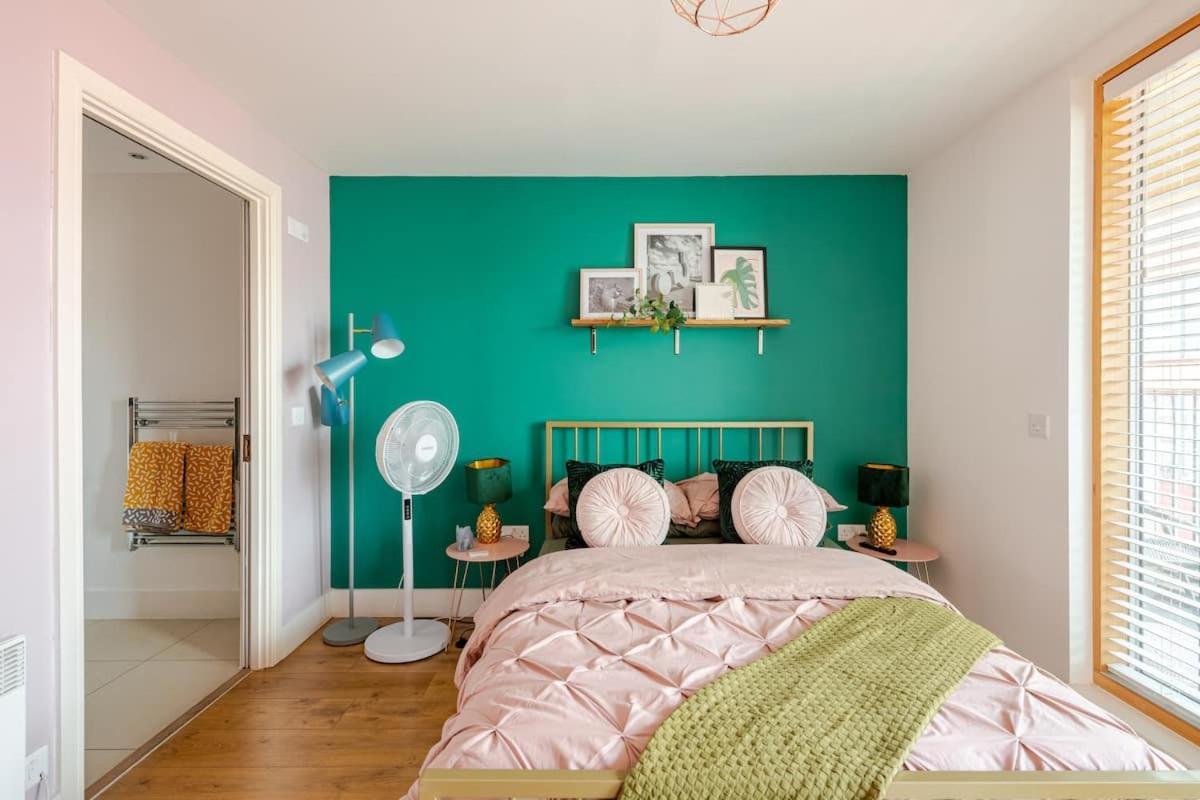 Waterfront 2 Bed With Views Over * Ipswich